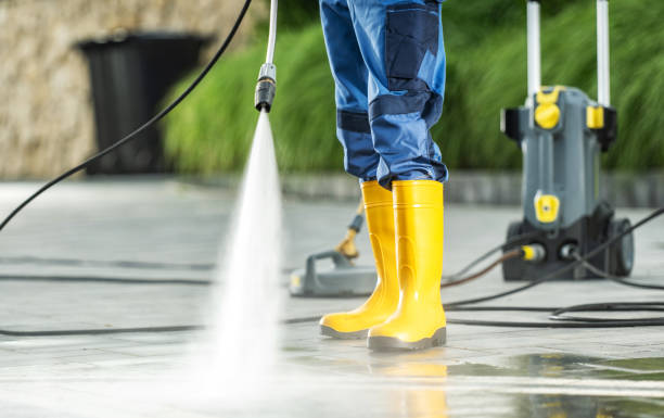 Best Garage Pressure Washing  in Clintonville, WI